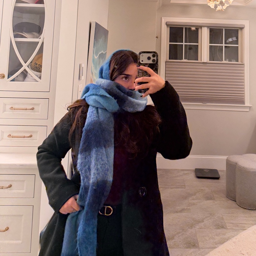 Blue Gradient Scarf - Picture 3 of 6